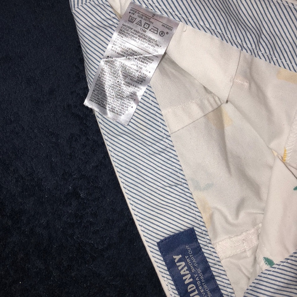 Old Navy lemon shorts - Picture 2 of 3